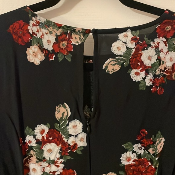 Zara Woman’s Flowery dress - Picture 6 of 8